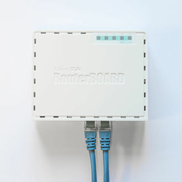 Router Mikrotik RB750GR3 - Image 3